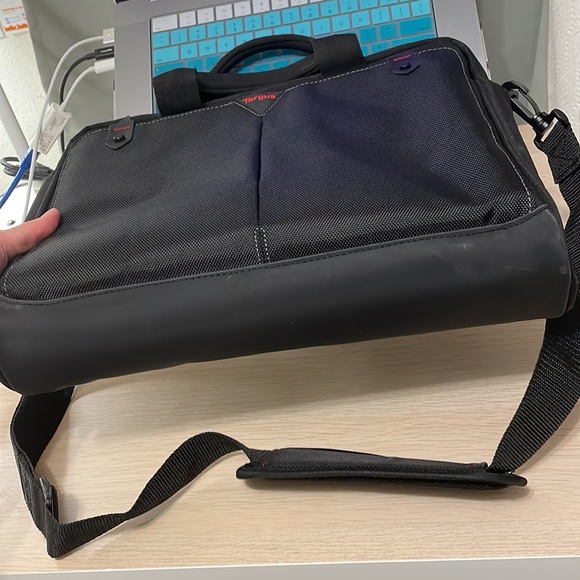 Targus laptop bag - Picture 3 of 6